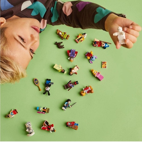 Disney 100 Set of 17 - Picture 2 of 9